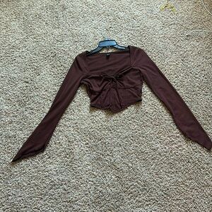 SHEIN EZwear Sweetheart Neck Knot Front Split Cuff Crop Tee